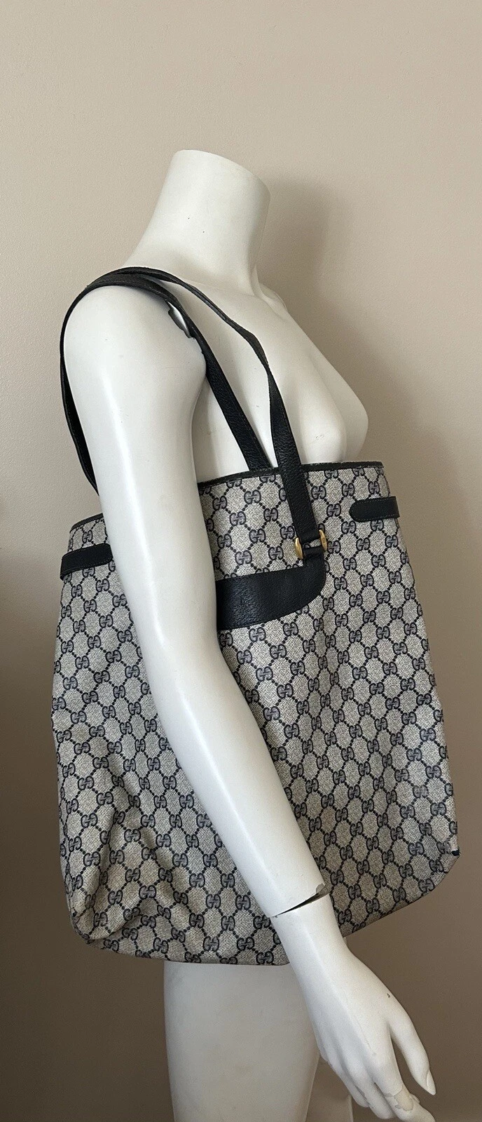 Authentique sac fourre tout vintage Gucci monogramme accessoires collection Italie gris noir