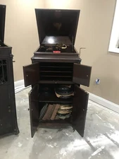 ANTIQUE VICTOR TALKING MACHINE VICTROLA  Phonograph