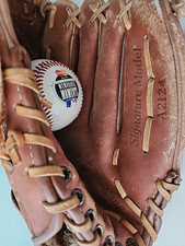 Wilson  GEORGE BRETT Signture Model A2124 RHThrower 12