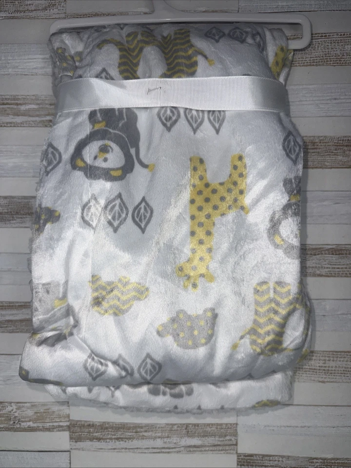 NUEVO CON ETIQUETAS Hogar Reversible Gris/Amarillo Visón y Pom Pom Piel Selva Elefante León Manta Foto 4 de 4