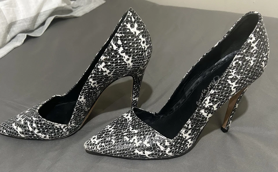 Alice and Olivia By Stacey Bendet Snakeskin Black and White High Heels Womens 38 - Image 2 of 4