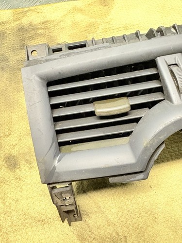 Renault Megane Dashboard Centre Air Vent Grill 2002-2006 A1007021 A1007049 - Picture 5 of 8