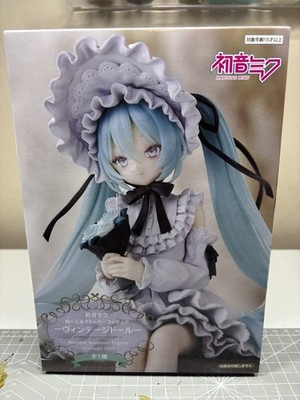 Hatsune Miku | Gothic Lolita Vintage Doll Ver. Figure by Furyu