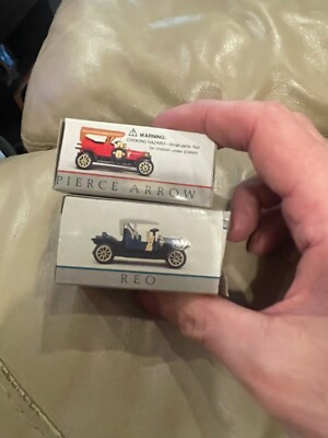 2 VINTAGE READERS DIGEST 1/64 CARS NEW IN BOX REO, PIERCE ARROW in box