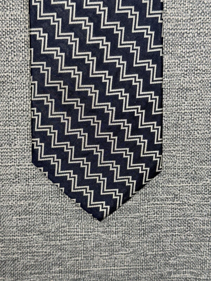 Corbata de seda para hombre Lauren Ralph Lauren hecha en EE. UU. azul marino geométrica azteca Foto 2 de 4