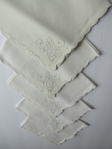 Vintage Napkins Set 5 White Embroidery Scalloped Edge 11" Square NK15 - Picture 5 of 12
