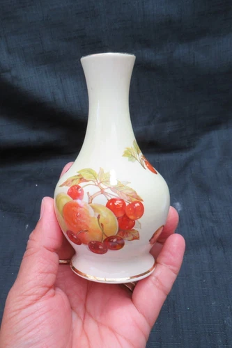 Royal Worcester Palissy Fruit Bud Vase - Picture 10 of 14