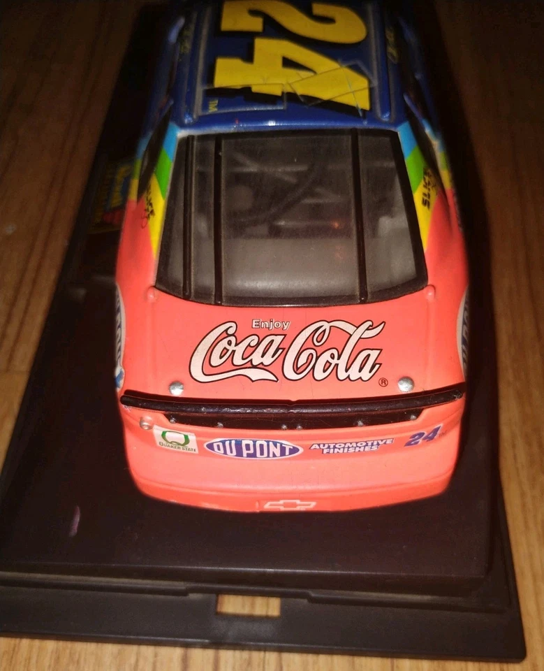 Jeff Gordon 1995 DuPont Rainbow Nascar 1/24 diecast negro con soporte Foto 4 de 4