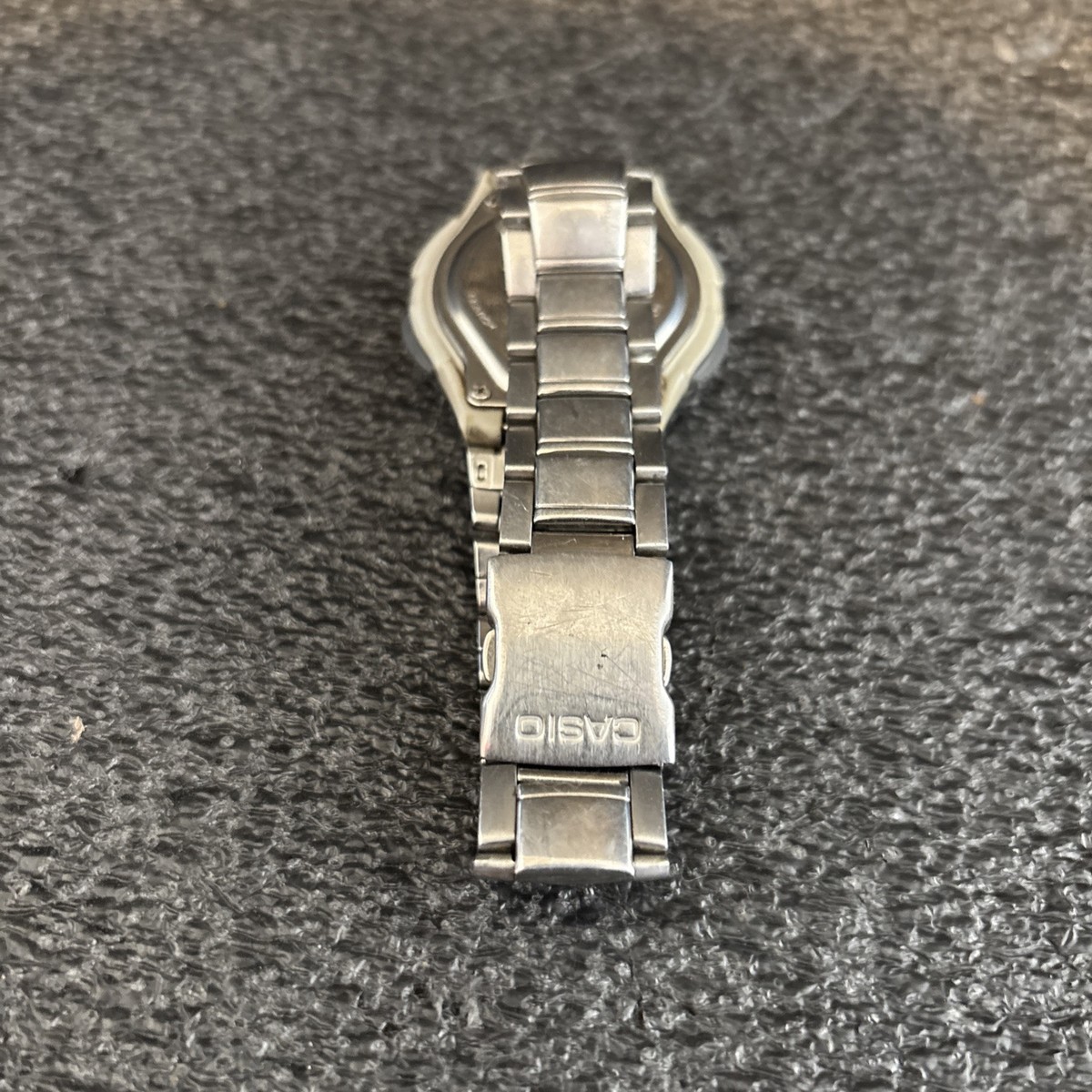 Mens Casio Illuminator AQ-180W World Time 3793 Ana-Digi Vintage Watch. View 3