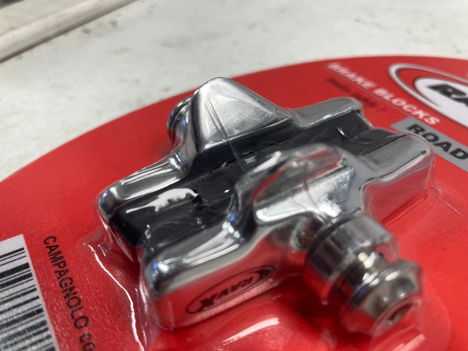 Cartucho de pastillas de freno/zapatos. Compatible solo con pinzas de freno Campagnolo. Foto 2 de 2