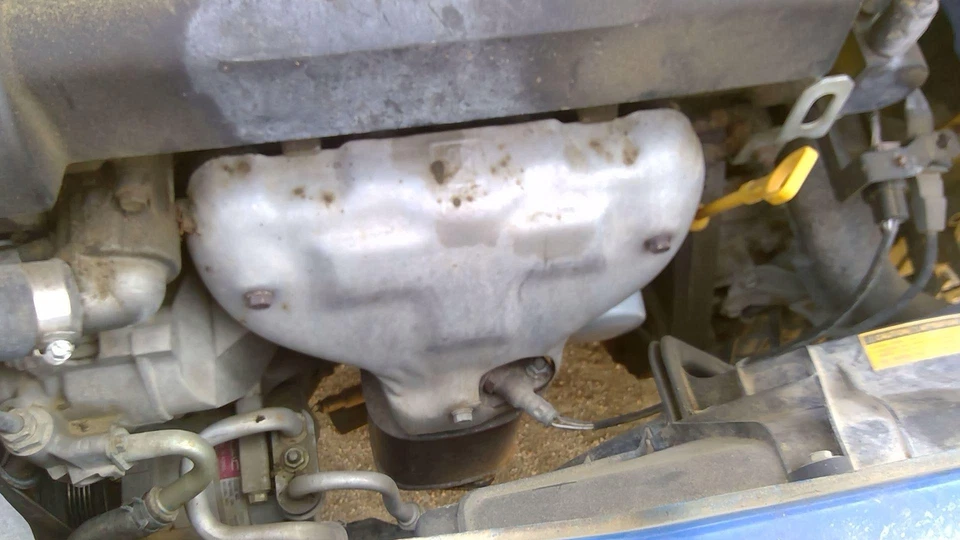 2004-2008 Chevy Aveo Exhaust Manifold Assembly With Heat Shield Oem 1.6l At - Image 2 of 4