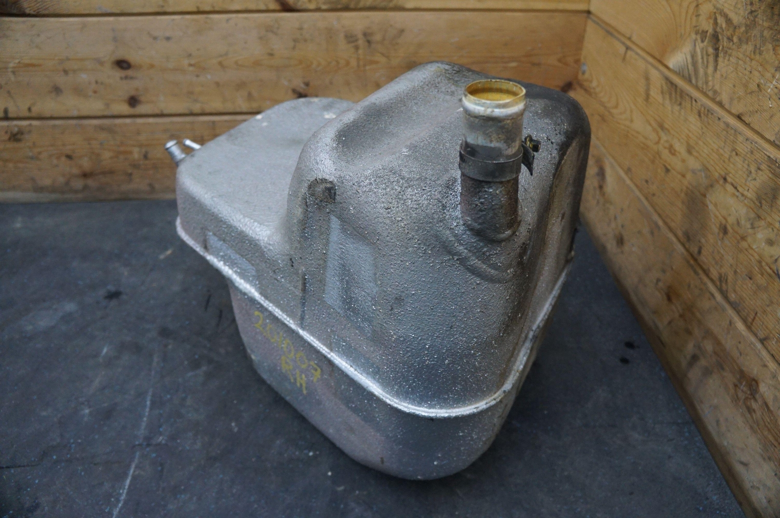 Right Side Gasoline Fuel Tank European Market 114605 OEM Ferrari 328 GTB GTS 308