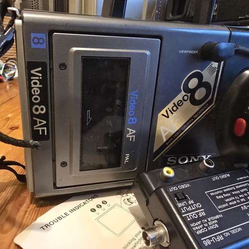 SONY CCD-V7AF-E Video 8 CAMERA RECORDER + Accessories in Case. Working. - Picture 19 of 23