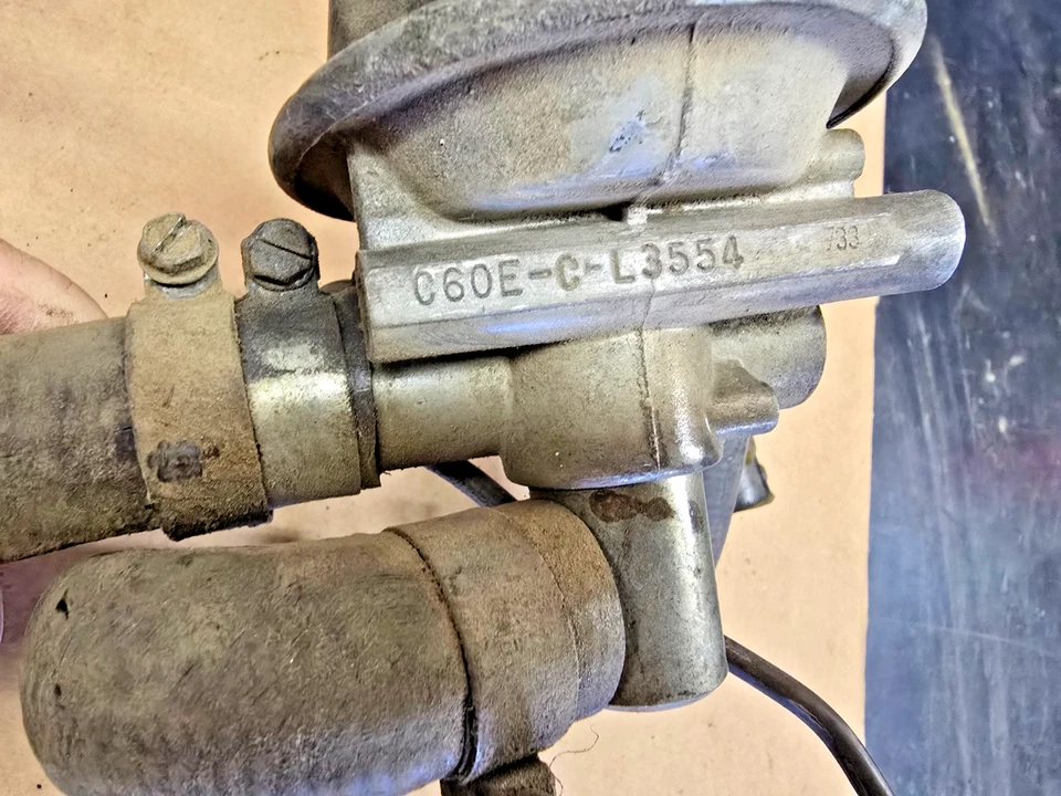 Bomba de smog Ford y válvula anticontragolpes + mangueras para 67 Mustangs Shelbys etc Foto 3 de 4