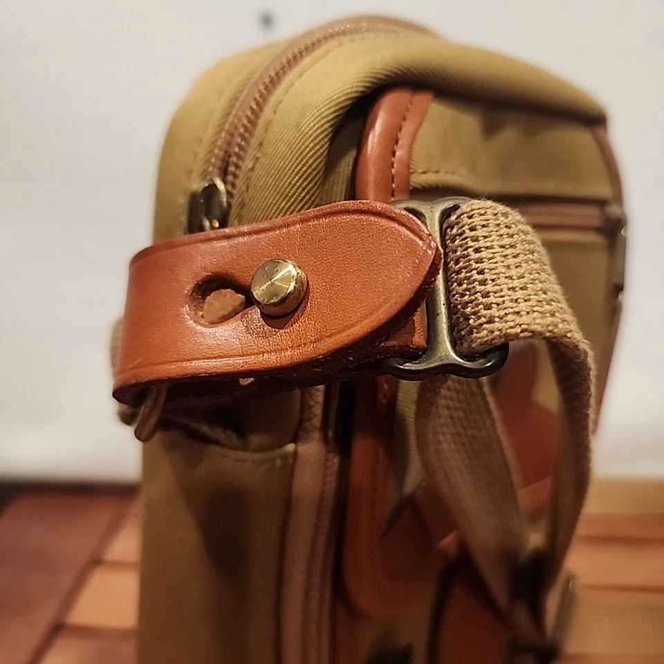 BILLINGHAM Bolsa de polizón compacta Bolso para cámara Correa para el hombro Cuero de lona caqui Foto 4 de 4