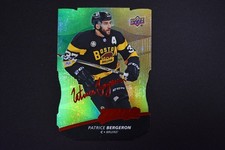 2017-18 MVP Hockey Colors and Contours Level 1 Gold Die-Cut Patrice Bergeron #2