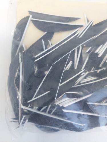 100 Pack Gateway Feathers 2.5" Right Wing: Parabolic Jet Black 212RPSBK-100 - Picture 2 of 4