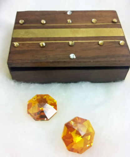Con incrustaciones de madera y latón decoradas con cristal de Swarovski dos joyas de Swarovski - Imagen 1 de 1