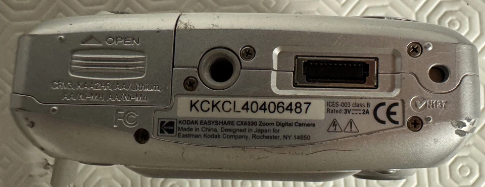 Kodak EasyShare CX6330 Digital Camera 3.1MP Silver – Untested – As-Is - Image 4 of 4