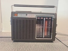 Vintage GE General Electric TV Sound AM/FM Radio Model 7-2930B With Earbud Works