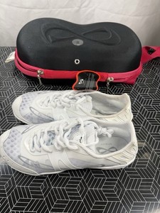 ONE SHOE IS DIRTY! Nfinity Infinity Vengeance Cheer Shoes Holder W/ Case Size 6