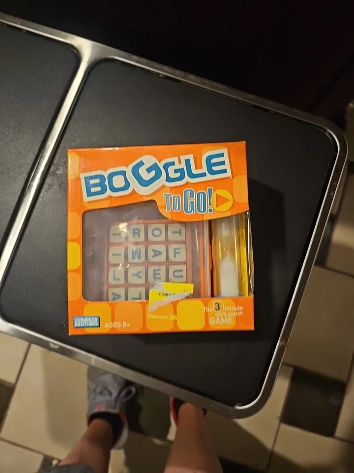 BOGGLE To Go! Parker Brothers Travel Game - 2005 Hasbro - New in box - Image 2 of 4