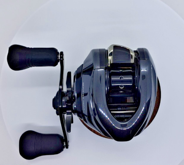 Mint Shimano 18 Antares DC MD XG  Right-handle  baitcasting reel from Japan