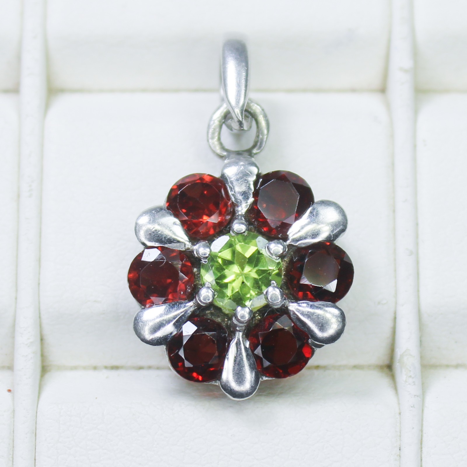 Natural Green Peridot Vintage Pendant 925 Sterling Silver 2.25g