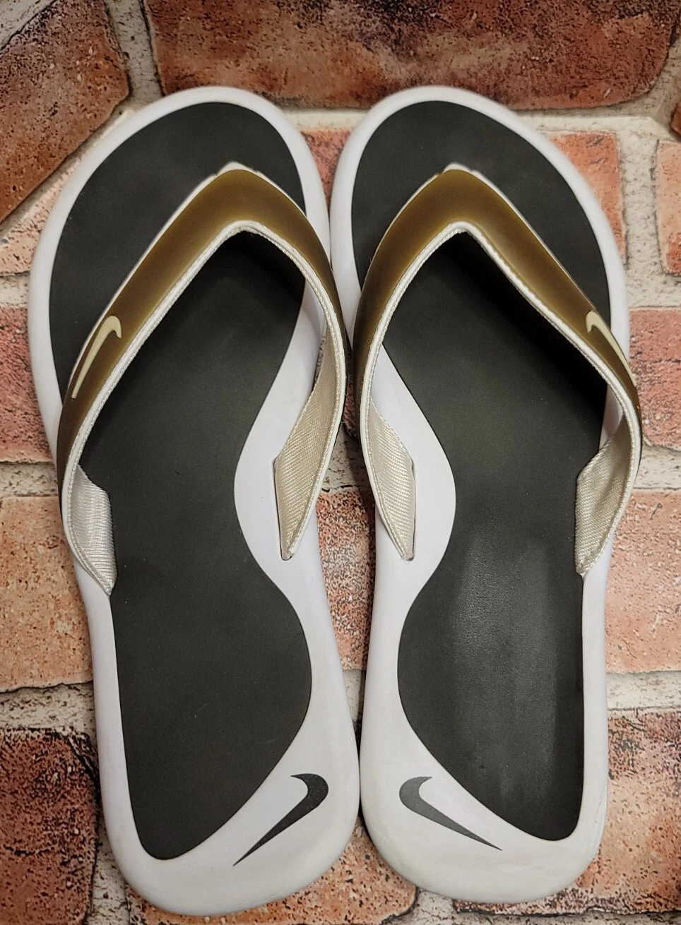 Nike sandalo donna stile # 312656 331 taglia 8 gomma kaki e bianco