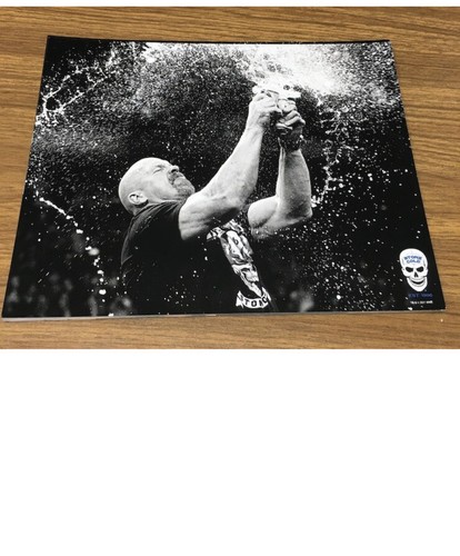 Stone Cold Steve Austin Limited Edition 25th Anniversary Photo Collection Box - Picture 10 of 11