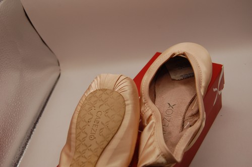 NIB Capezio Developpe #3 Shank Pointe Shoe 1136W $102.00 8.5 Wide PTP - Picture 8 of 10