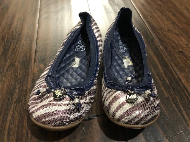 Zapato Michael Kors Kory Ballet Plano Talla 3 Plateado Lentejuelas Arco Punta Redonda Azul Marino Cebra Foto 2 de 4