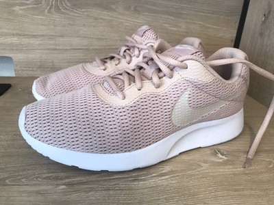 particle beige nike tanjun