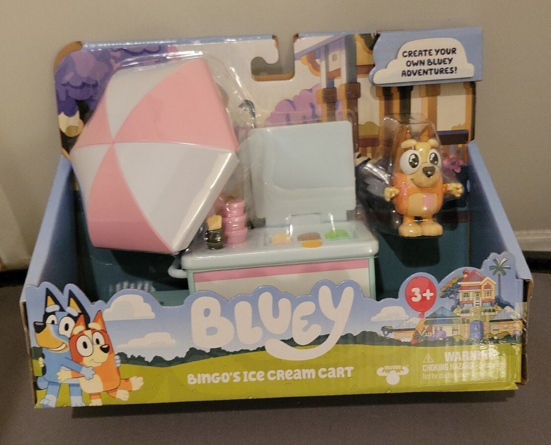 2022 New NIP BLUEY BINGO'S ICE CREAM CART Moose Toys Action Figure Set