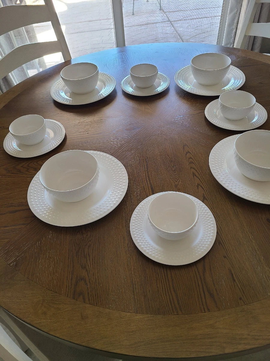 16 Piece Dinner Set White Elements 4Lg 4sm Plates 4Lrg 4sm Bowls. Nice Cond