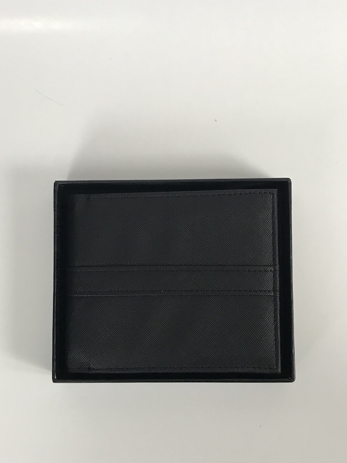 Premium  Bi-Fold Wallet Slim Compact Front Pocket Wallet New With Gift Box  