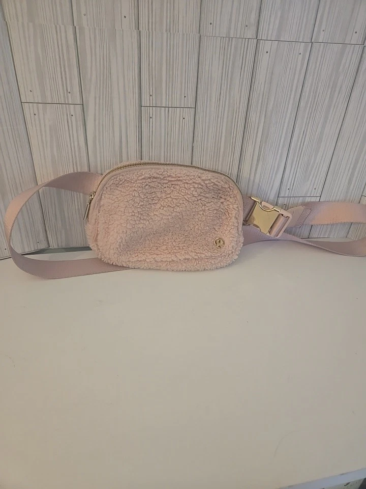 Lululemon Everywhere Fleece Belt Bag in Blush Sherpa Crossbody Fanny Pack