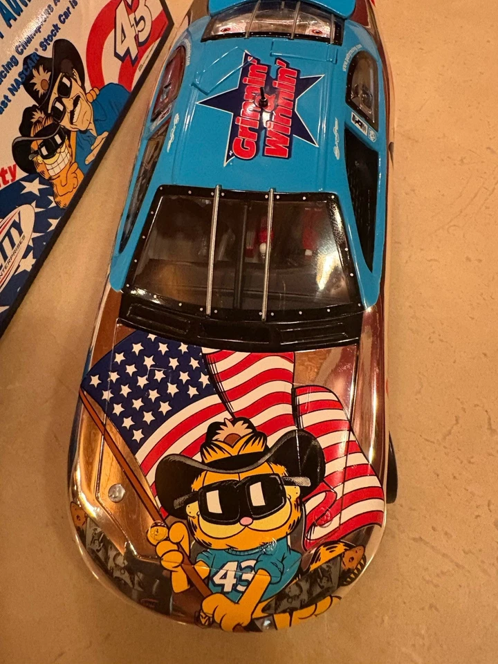 Garfield And Petty Grinnin & Winnin 2002 Intrepid 1:24 Chase The Race - Изображение 4 из 4