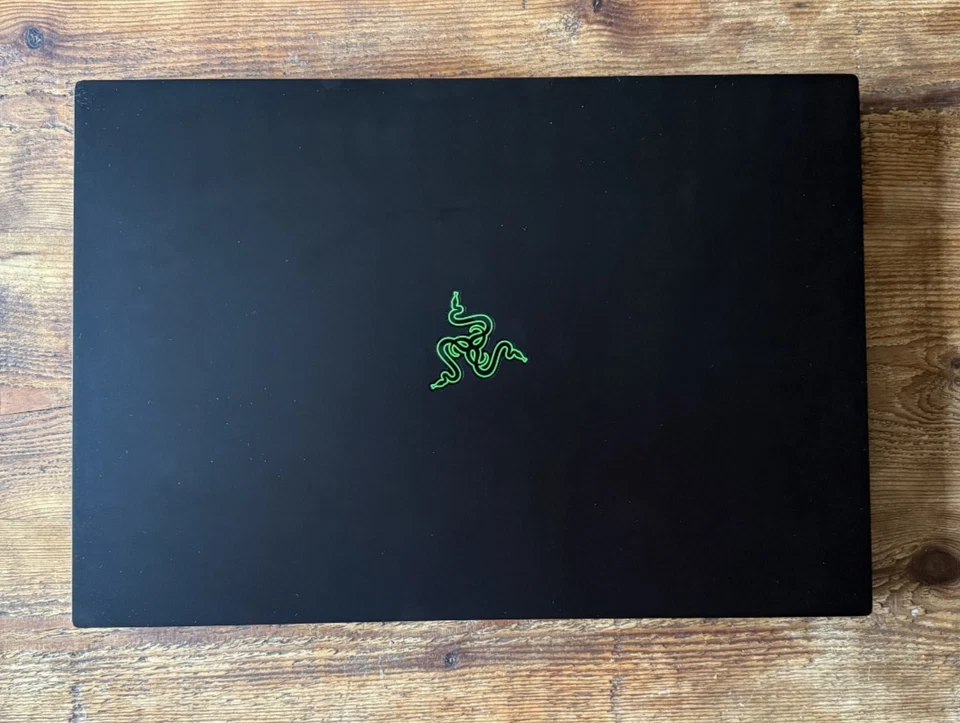 Razer Blade 18 (2023) - NVIDIA RTX 4070 - Intel Core i9 - 13950HX - 18" 240Hz - Image 2 of 4