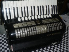 STUNNING HOHNER MUSETTE IV WITH ORIGINAL CASE,THE BEST MUSETTE IVE HEARD.SUPERB
