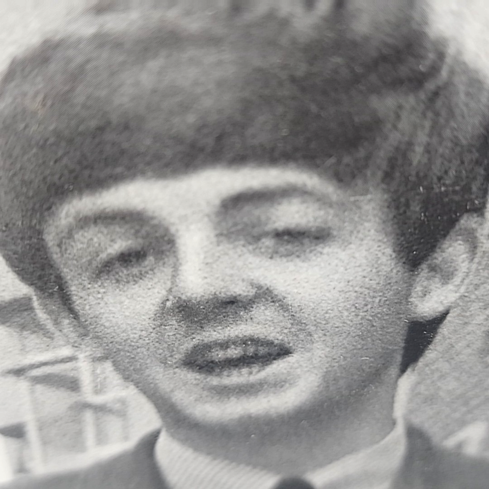 The Beatles Collector s Edition Monopoly Board Game 2010 Excellent the-beatles-collector-s-edition-monopoly-board-game-2010-excellent