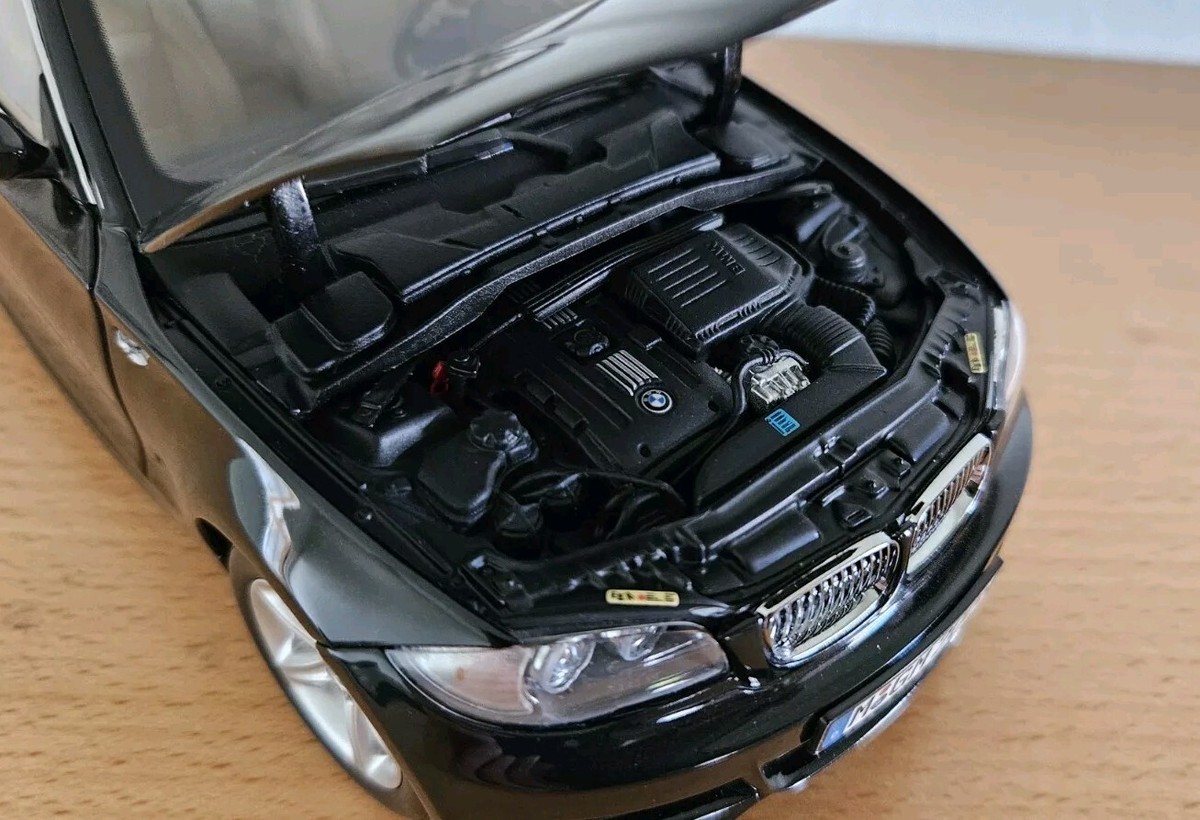 1:18 KYOSHO BMW E82 1 Series Coupe 135i Black Sapphire 80430427066