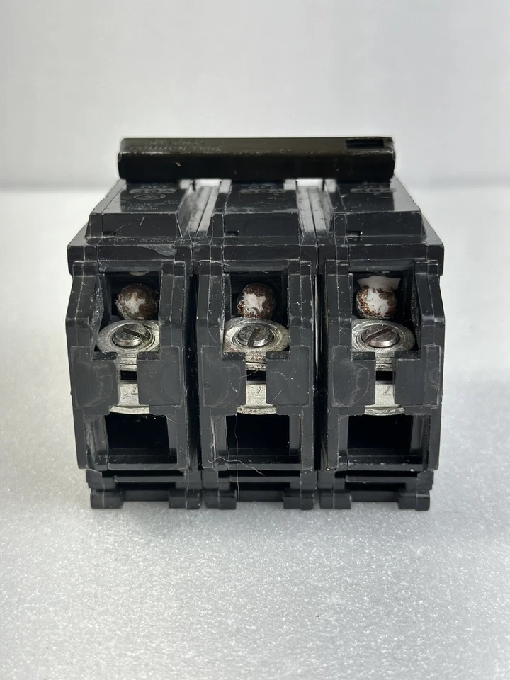 GE THQL32030 Plug-in Circuit Breaker 3P 30A - Image 4 of 4