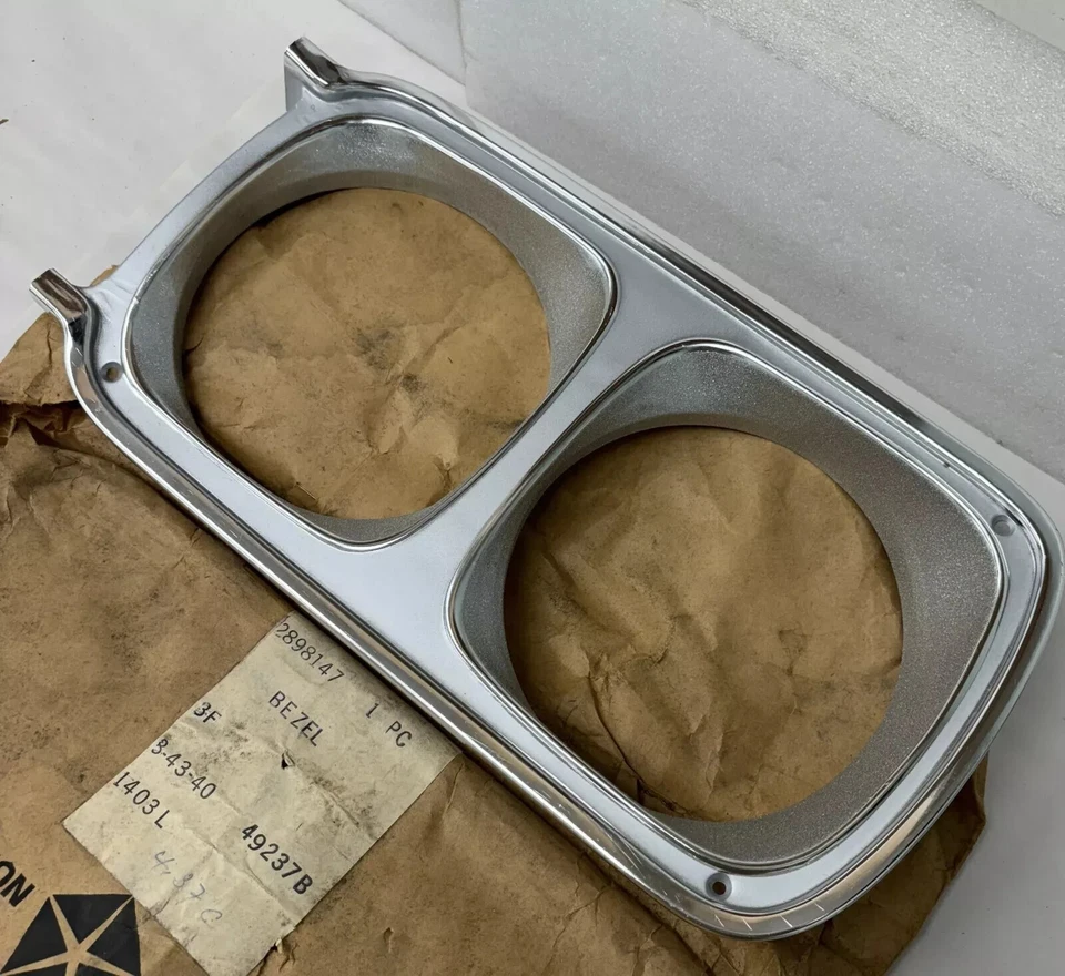 Bisel del faro lateral izquierdo del conductor Plymouth Belvedere 1969 satélite 2898147 nuevo en stock Foto 2 de 4