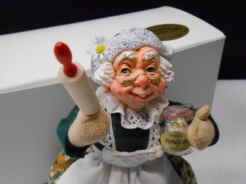 Simpich Character Dolls ELVES/ELF "Honey Doo" ~holding rolling pin &jar of to do - Picture 2 of 9