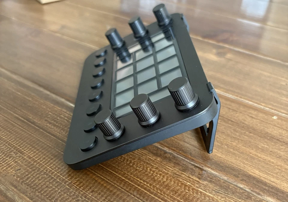 CONTROLADOR RAZER STREAM Teclado Todo en Uno para Streaming Foto 4 de 4