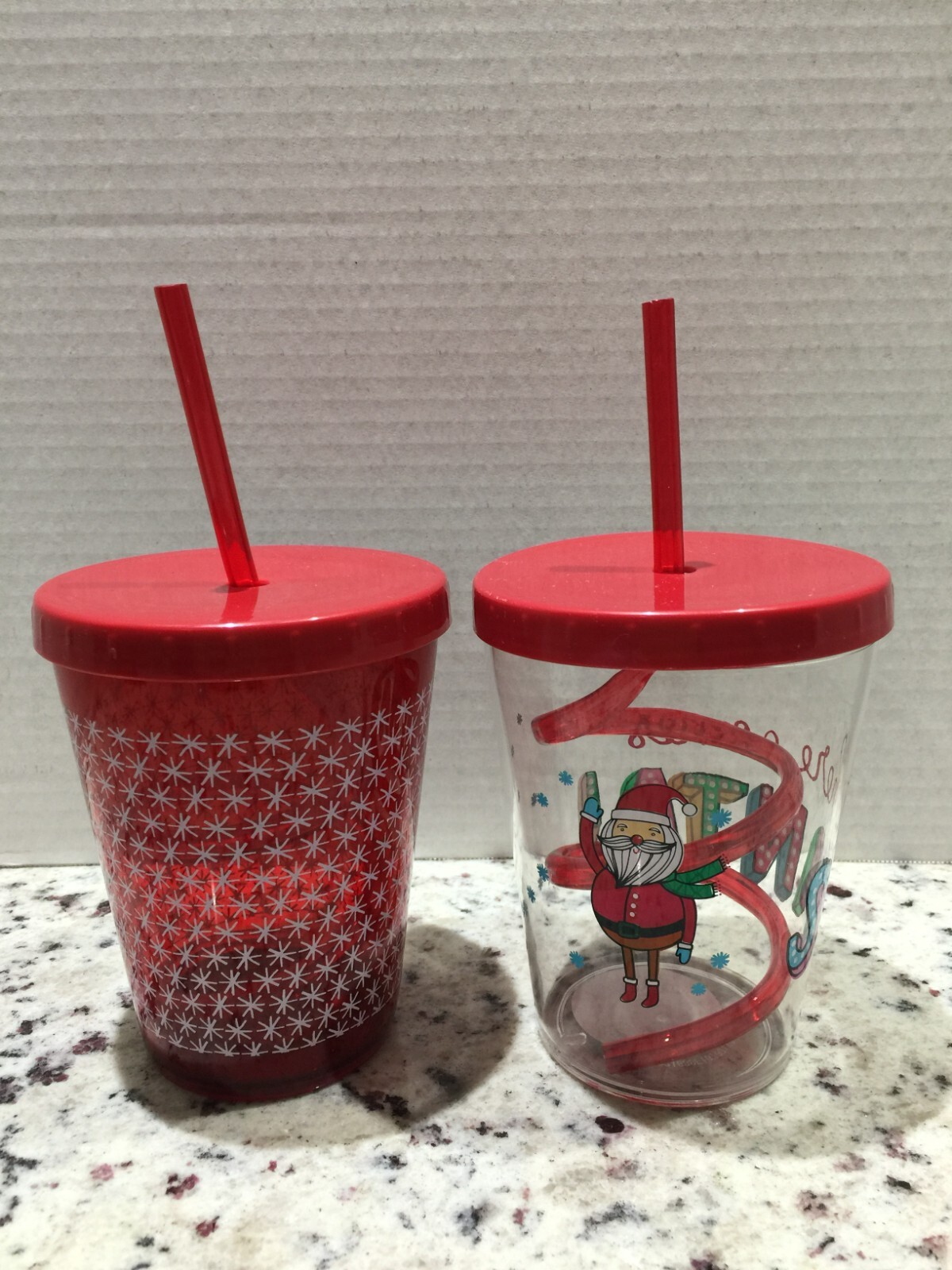 Set of 2 Kids Swirly Straw Cup HERE COMES SANTA! Christmas Cup W/ Lid