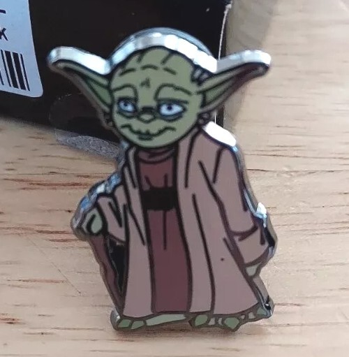 Star Wars Celebration Chicago 2019 Yoda Figure Exclusive Metal Enamel Pin NEW
