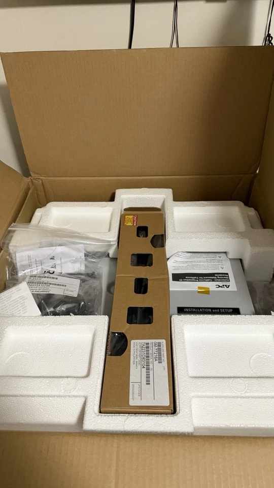 APC SMART SMT1000RM2UC UPS 1000 VA LCD RM 2U 120 V with SmartConnect In Box - Image 4 of 4