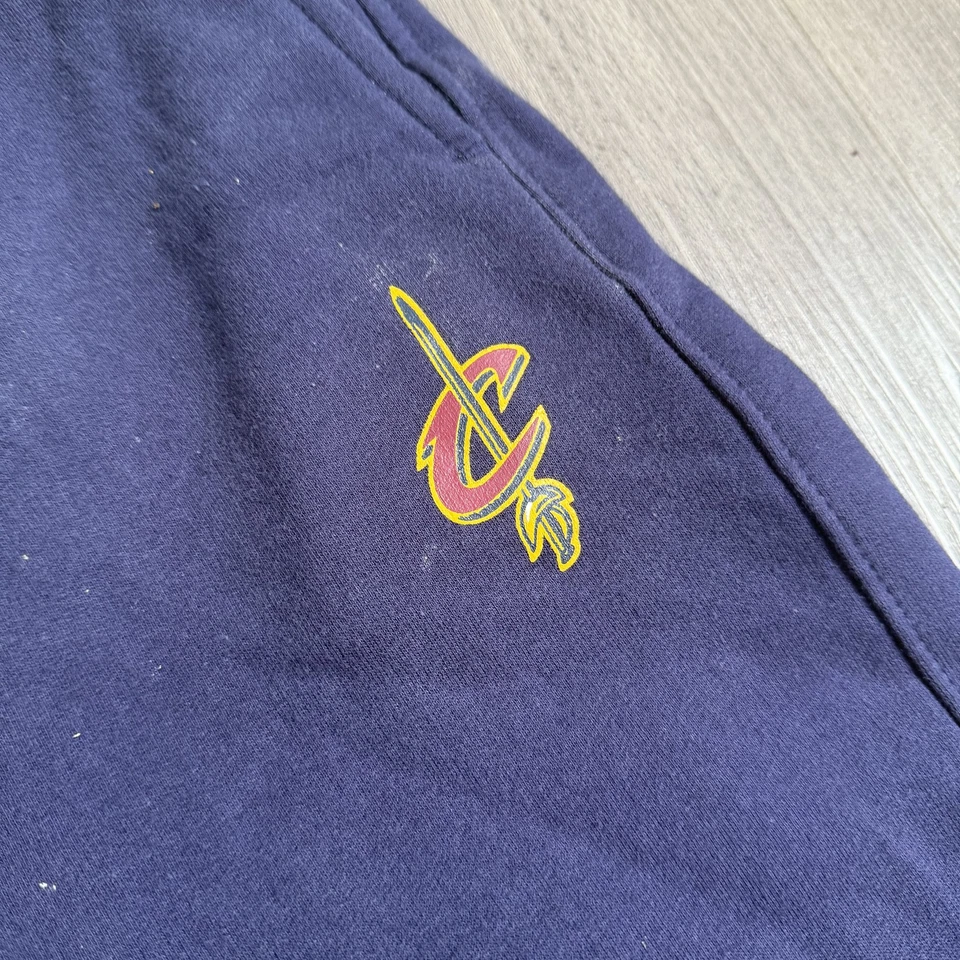 Pantalones deportivos Cleveland Cavaliers para hombre grandes NBA baloncesto Adidas Foto 4 de 4